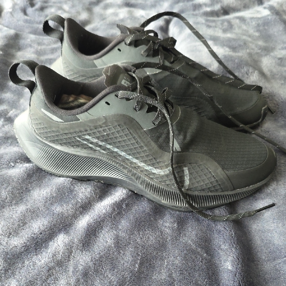 Nike Black Athletic Shoes